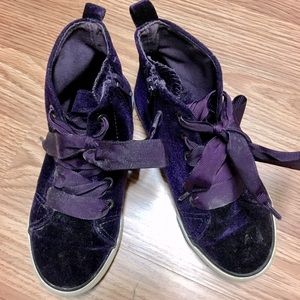 Cat n Jack girls sneaker size 12